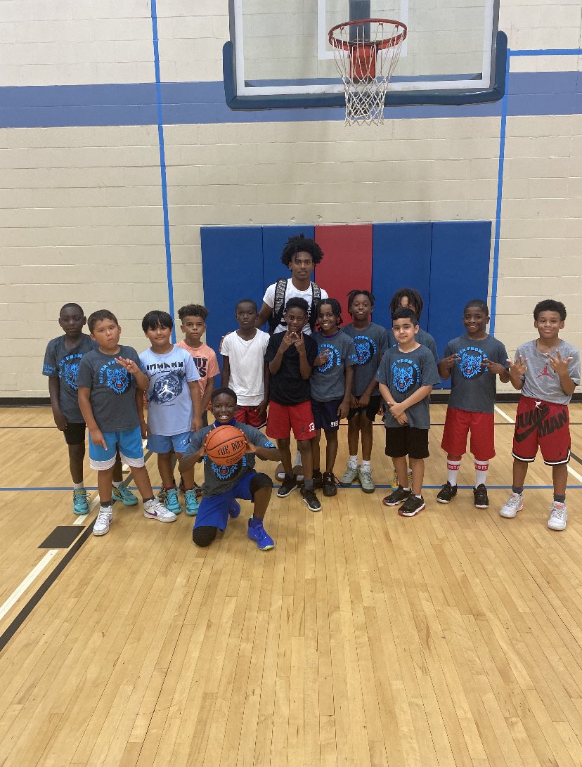 kaabmurray's tweet photo. Giving back before I leave off to go to school ❤️ #drivenfromwithin https://t.co/IZQp1ftPMA
