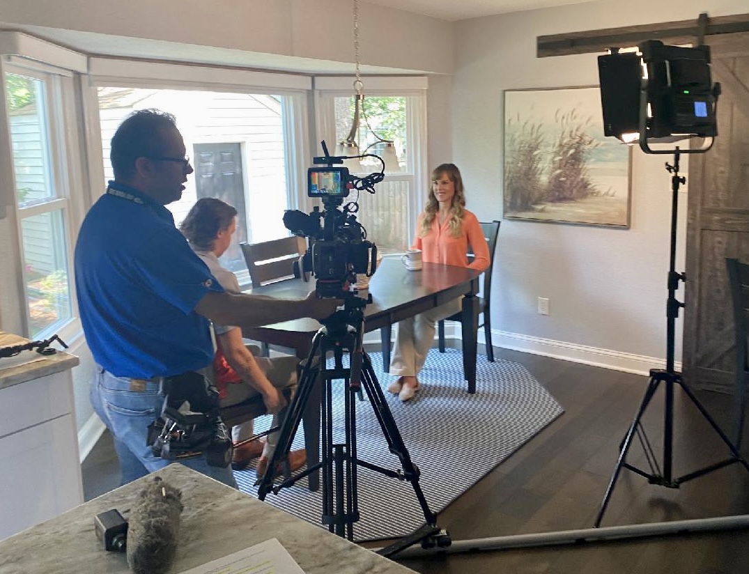 SMAmodeling's tweet photo. Early morning, SMA is rolling! 🎥🎬 A behind the scenes look at SMA model Leah shooting a new commercial for Floors to Go. Every day at work is a new adventure and exciting memory for SMA! #filming #onset #brightandearly #modellife #coachedbydarlenestevenson https://t.co/jcNtH1ljQW