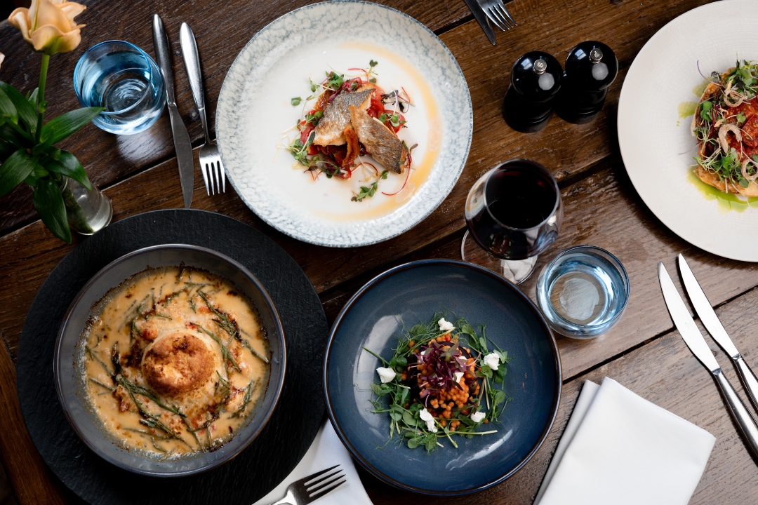 Grab your fork, you've pulled. 🍴

Our brand new Beresfords menu has foods for all types of cravings...

From mouthwatering dishes to a vibrant atmosphere, we've got your appetite and your entertainment covered! 😉

#BalmerLawn #Hotel #NewForest #Foodie