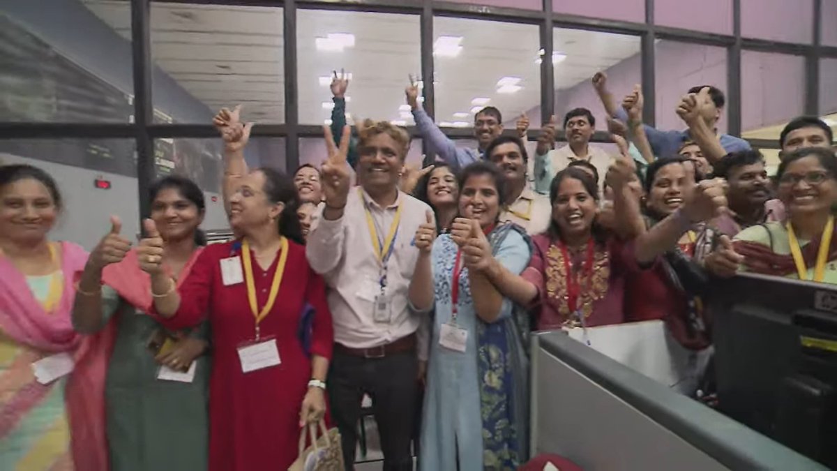astropierre's tweet photo. Mission réussie.

La sonde indienne #Chandrayaan3 a atterri avec succès à la surface de la Lune. Un pas en avant conséquent pour l'Agence Spatiale Indienne @isro https://t.co/AyGKw6LUXg