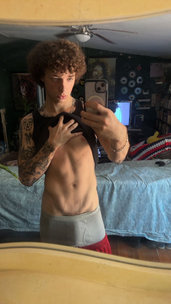 omk2turnt's tweet photo. im bored. hi x https://t.co/vGx1jplCuw