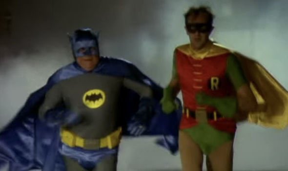 Mofoman360's tweet image. Sir David Jason and Nicholas Lyndhurst as Del Boy and Rodney Trotter as Batman and Robin is PURE COMEDY GOLD 😂😂😂😂😂 #NicholasLyndhurst #DavidJason #OnlyFoolsandHorses