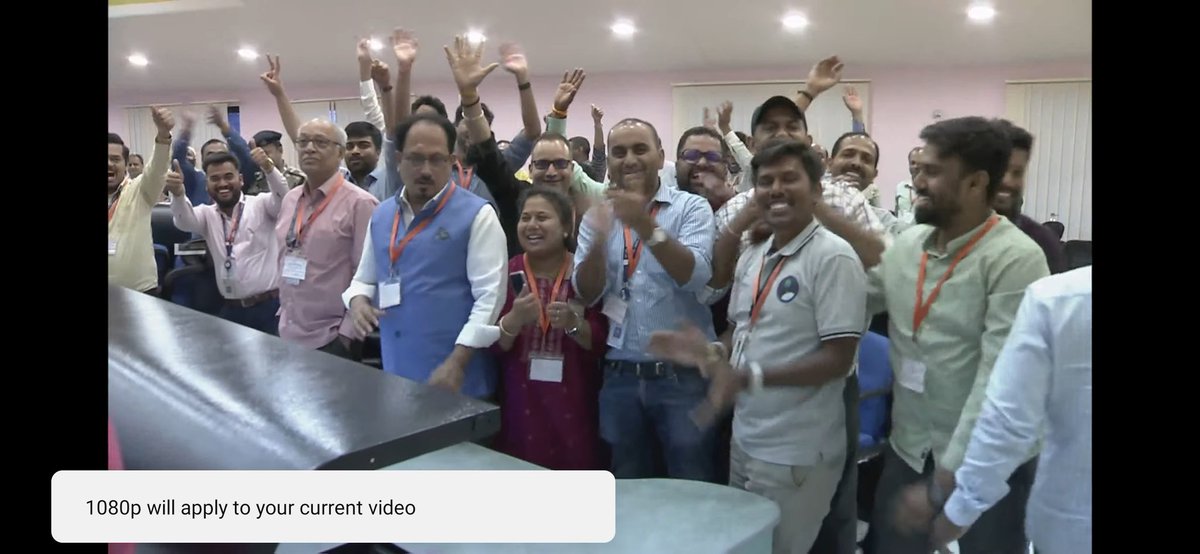 SoniRajoria's tweet photo. This is what success looks like! If happiness had a face! This it would be! #IndiaOnTheMoon #ProudIndian #HistoryInTheMaking #ISRO #Ch3 https://t.co/zEurSRWYDB