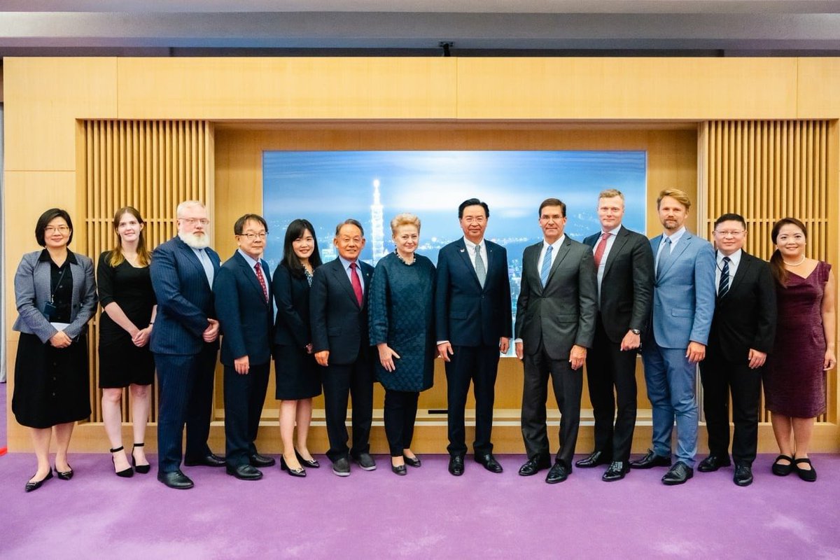 Former #Lithuania🇱🇹 President @Grybauskaite_LT’s heartfelt words, “we’ll be Taiwanese if you are Taiwanese,” deeply moved Minister Wu during his @AtlanticCouncil delegation banquet. #Taiwan🇹🇼 vows to work with the #US🇺🇸, #EU🇪🇺 & other global partners to protect our mutual values.