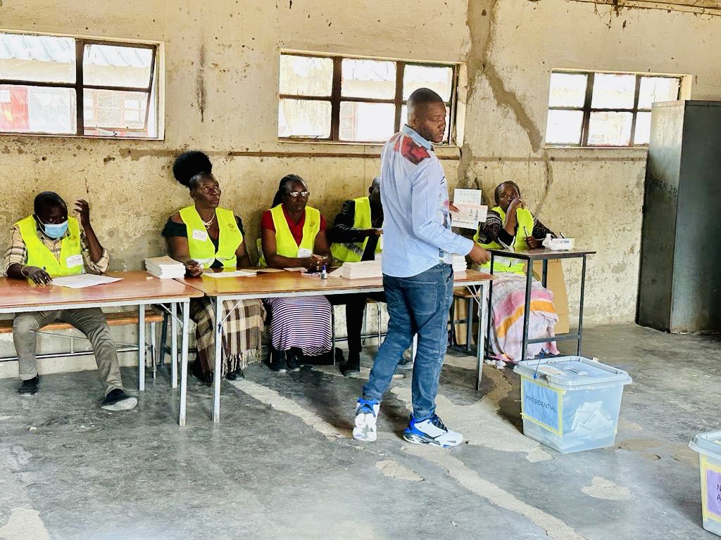 H⭕️N. JMW tweet media