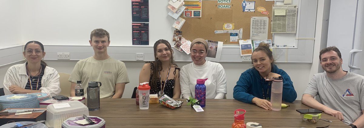 MitoResearch's tweet photo. After a busy morning, Sybil is enjoying lunch with some of our PhD students 💚We are fully committed to supporting our ECRs to become global leaders &amp; hope we have inspired Sybil too! @mymitomission #houndsforhuntingtons #sybilontour #mitoresearch #teamnewcastle #futureleaders https://t.co/DpxUnjNUCa