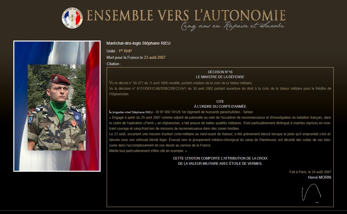 Unsor_siege's tweet image. Ils sont dans nos mémoires, ils sont pour la France un 23 aout
en 2007 BCH Stéphane Rieu du #1erRHP en Afghanistan
en 2010 Cne Lorenzo MEZZASALMA et CCH Jean-Nicolas PANEZYCK du #CDC_21eRIMa  en Afghanistan