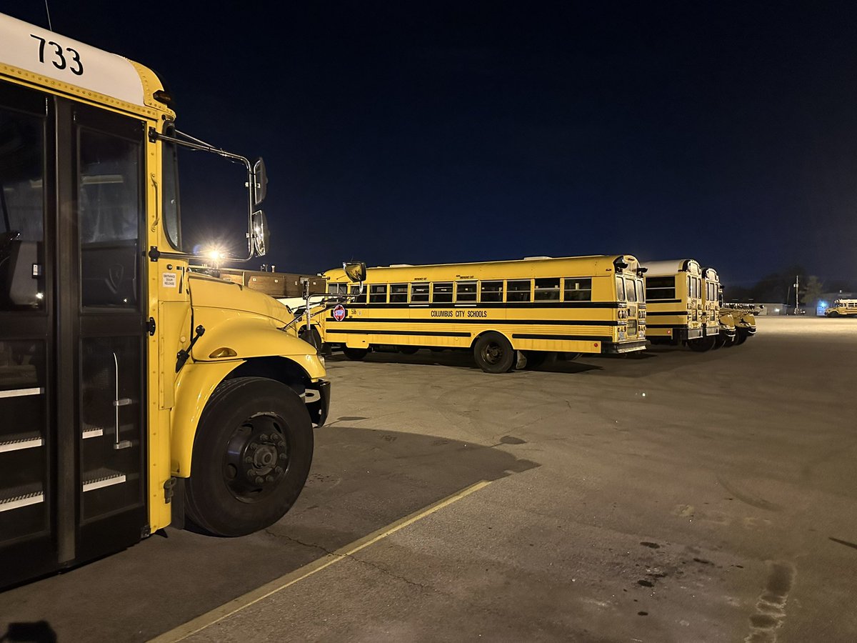 HAPPY FIRST DAY OF SCHOOL📚Students at Ohio’s largest school district are heading back to the classroom today!

Coming up on #WakeUpCBUS we’ll hear from Dr. Angela Chapman, who is now OFFICIALLY the new superintendent of Columbus City Schools✏️📕<a href="/10TV/">10TV</a>
