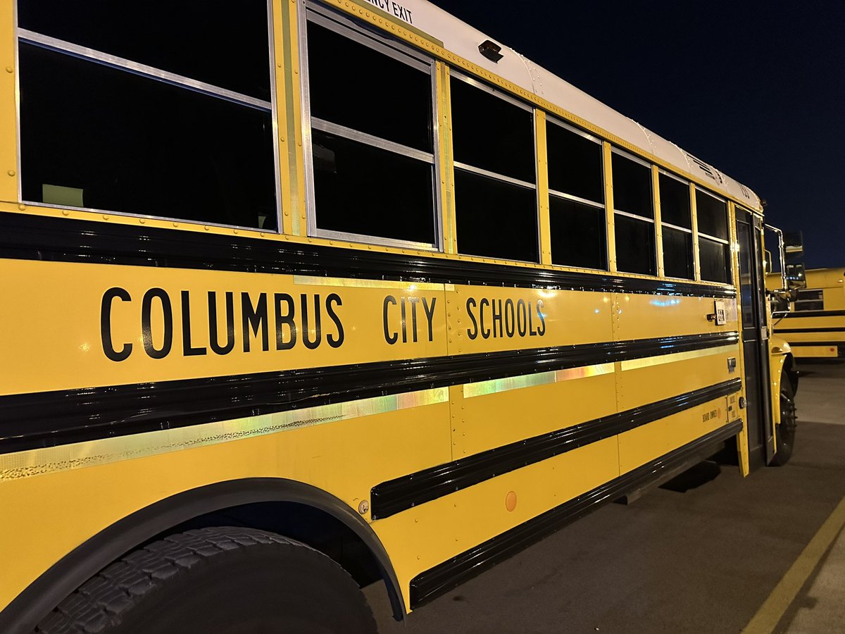 AmySteigerwald's tweet photo. HAPPY FIRST DAY OF SCHOOL📚Students at Ohio’s largest school district are heading back to the classroom today!

Coming up on #WakeUpCBUS we’ll hear from Dr. Angela Chapman, who is now OFFICIALLY the new superintendent of Columbus City Schools✏️📕@10TV https://t.co/B9ZRovGeGI