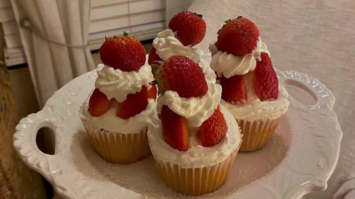 malusokay's tweet photo. Homemade strawberry desserts 🍓 https://t.co/MKvw0HVMGo