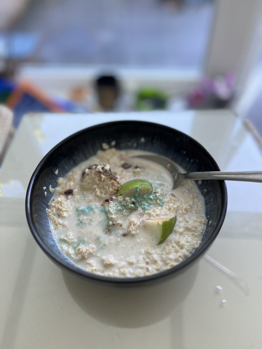 gmathewuk's tweet photo. Home-made birthday cake porridge:
- M&amp;Ms (peanut and crispy - the blue bits) 
- Chocolate icing, Plain vanilla sponge
- Apples from our garden (sour - actually our neighbour’s garden) 

#healthyeating
#midcareermagic https://t.co/P8Fan4BSgw