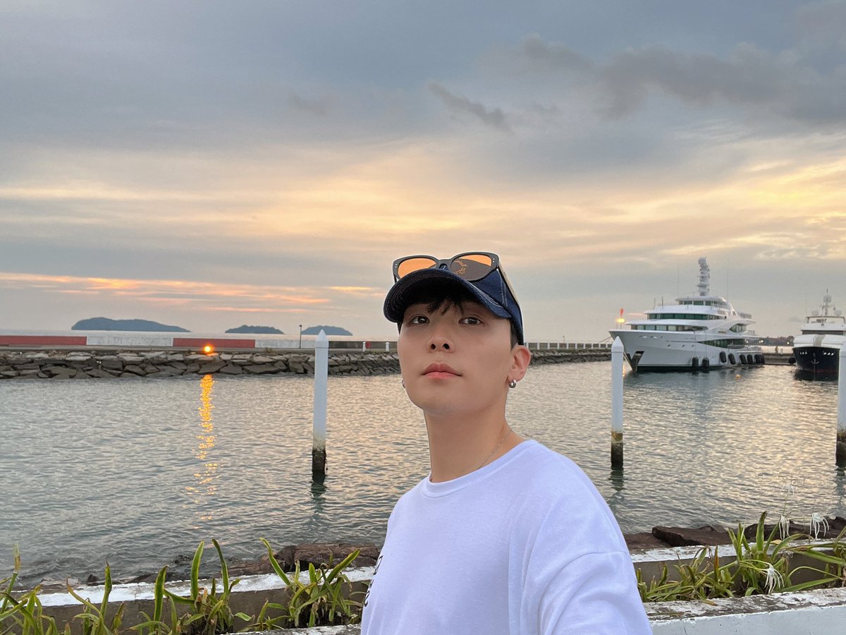 AlphaBAT_JIN's tweet photo. 🤳 https://t.co/ZDm4dqNZr6