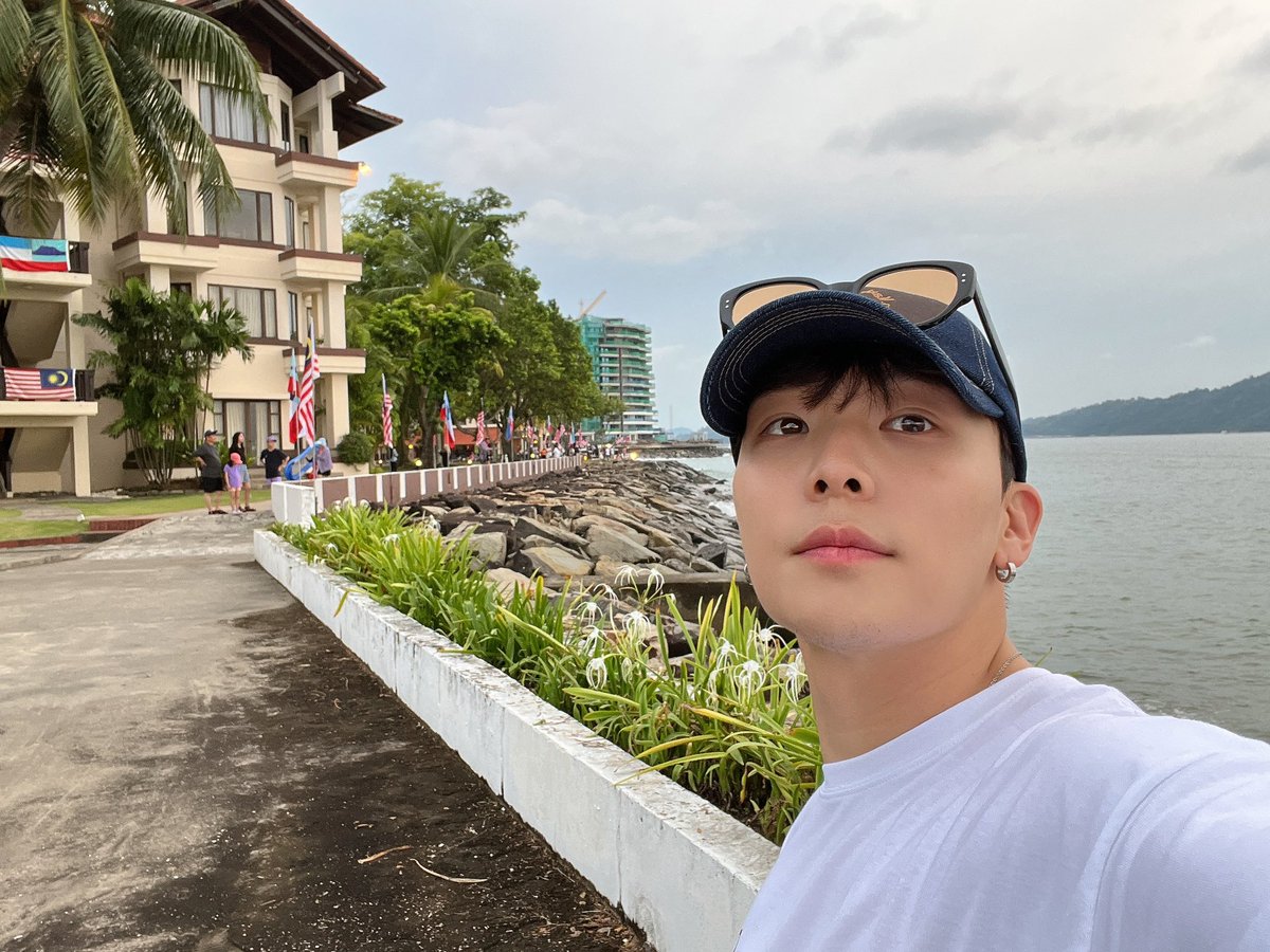 AlphaBAT_JIN's tweet photo. 🤳 https://t.co/ZDm4dqNZr6