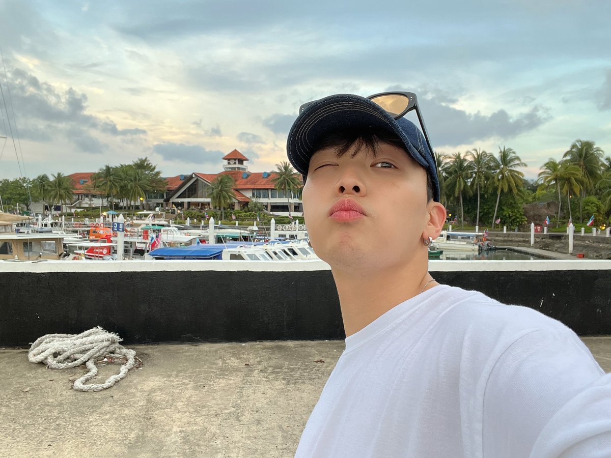 AlphaBAT_JIN's tweet photo. 🤳 https://t.co/ZDm4dqNZr6
