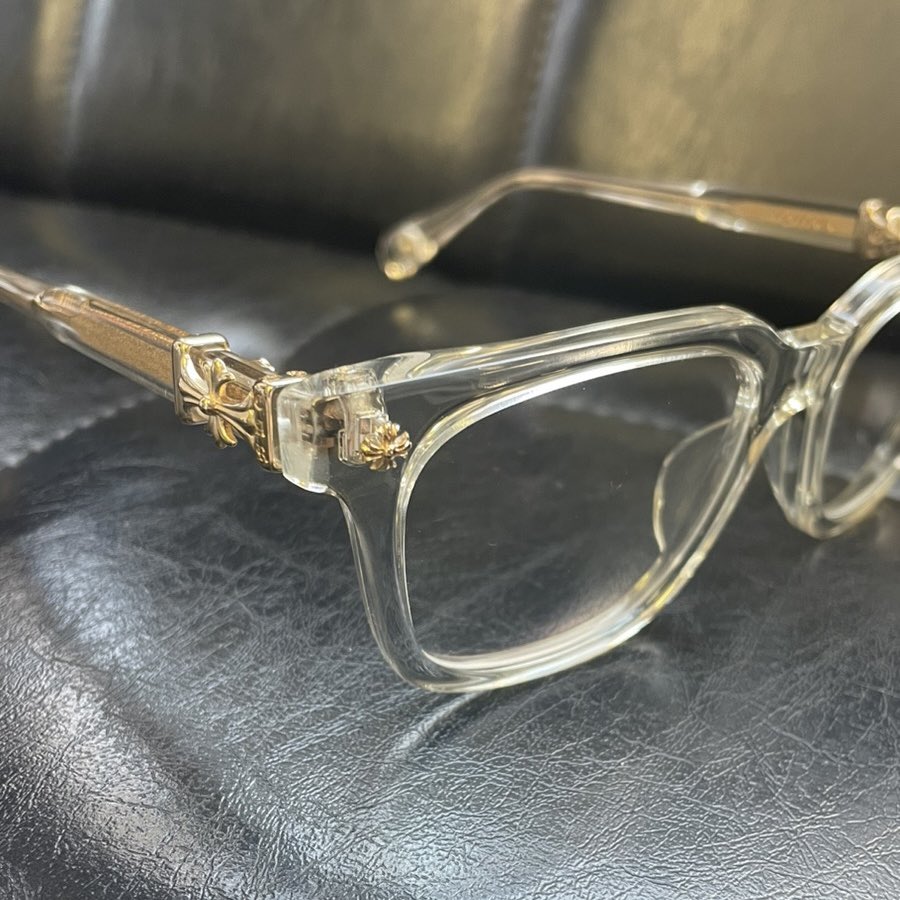 【Today's Pickup】
祐天寺店の本日のおすすめ！

CHROME HEARTS
COX UCKER EYEWEAR
PRICE:¥168,000-

テンプルにCHクロスをあしらった一目でクロムハーツと分かるアイコニックなデザイン。クリアフレームとの組み合わせが異色で存在感抜群です。

vector-park.jp/item/098-90230…

lit.link/vectorchokuei
