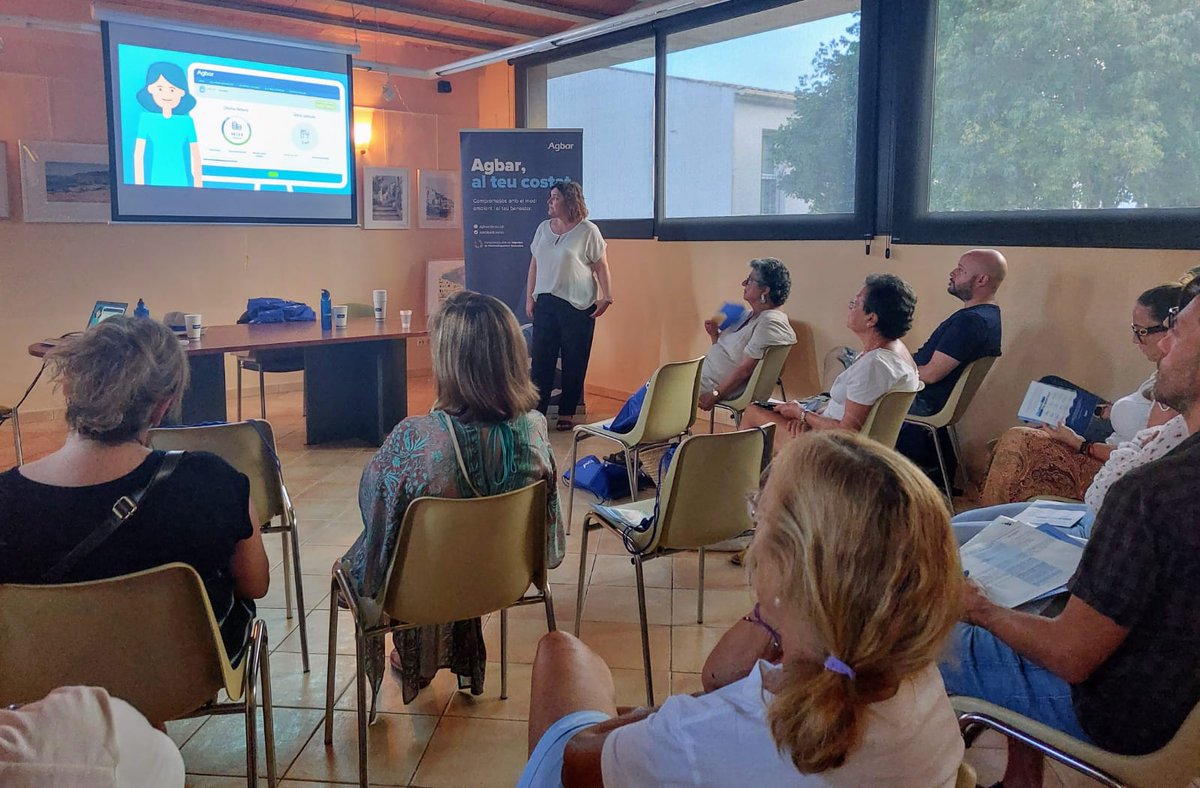 Veolia_Cat's tweet photo. 📍 Ahir a la tarda el local Avac de #Palafrugell va acollir el taller per entendre i reduir la factura de l'aigua que vam organitzar amb l'@ajpalafrugell.

💧 També es van oferir consells d'estalvi i es va parlar de la telemesura. 

#AGBARsostenible https://t.co/Dc3p7ukha3