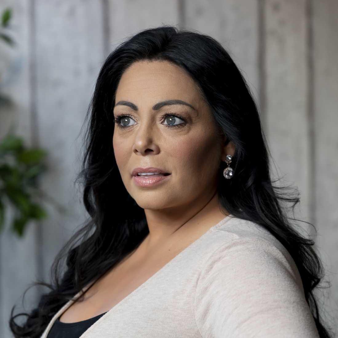 sauronlolupdate's tweet photo. Talented latina singer Anna Book has signed with music manager Scooter Braun. https://t.co/8WbZ4lulJO