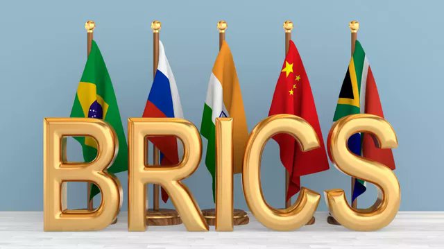 ✅ Na Cimeira dos BRICS #Cuba aposta no reforço das sinergias entre as regiões.

Nas próximas horas, o Presidente da República, <a href="/DiazCanelB/">Miguel Díaz-Canel Bermúdez</a>, participará na reunião que se realiza entre 22 e 24 de agosto na África do Sul.

#DíazCanelEmÁfrica