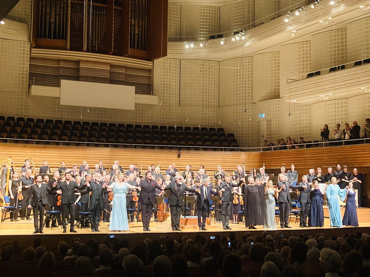 „Paradise“ @LucerneFestival started for me with historical informed #rheingold with fluid #kentnagano @ConcertoKoeln @dresdenfestival orchestra + fine cast. Didn’t sound so different, beside some spoken passages singers behaved as usual. Big fan of @DaSchmutzhard elegant Alberich