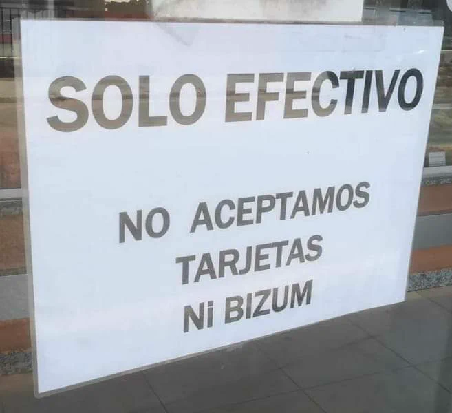 CapitanBitcoin's tweet photo. Debido a la brutalidad fiscal creciente, se multiplican los negocios en España, donde "se les ha roto el datáfono" o donde cobran "solo en efectivo"... ¿Estás de acuerdo con su intento de prosperar? https://t.co/0bTIMILNfP