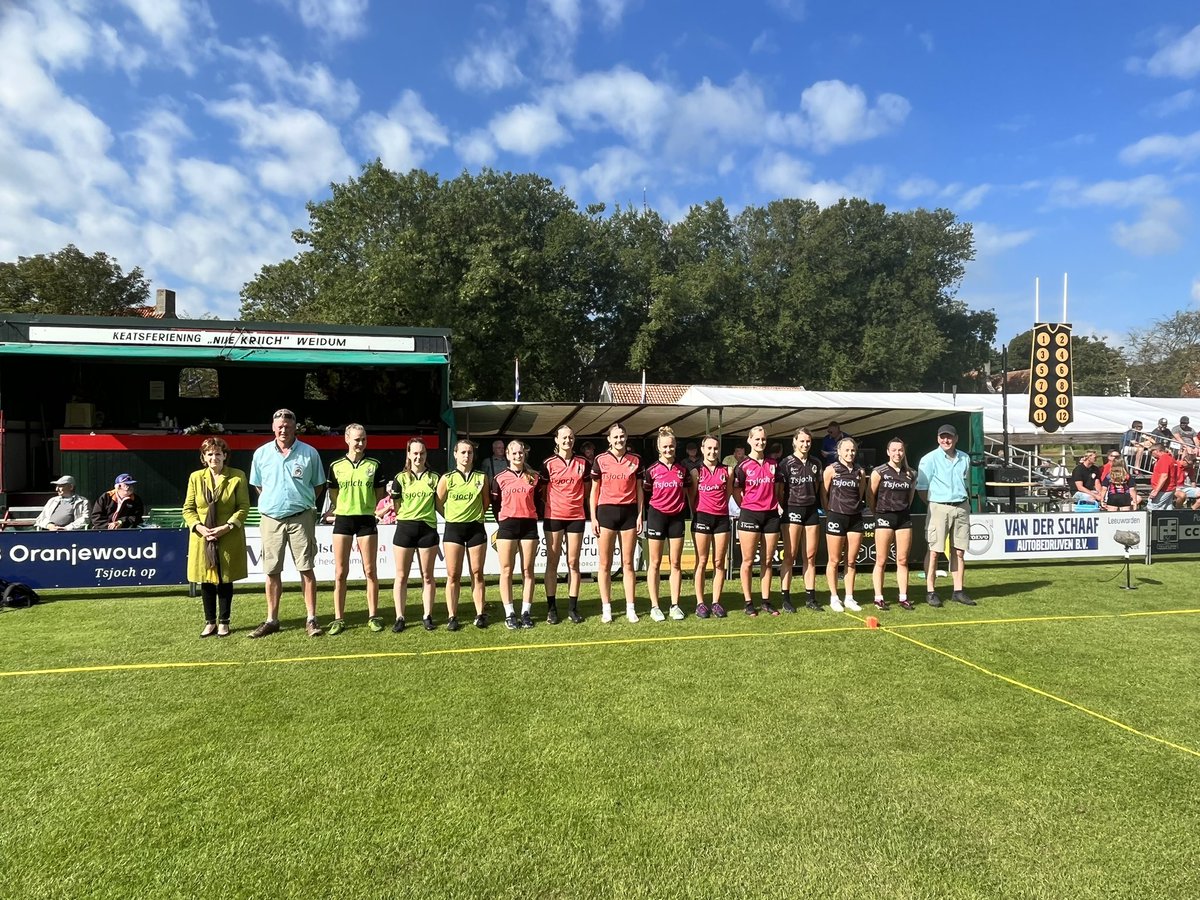 knkb's tweet image. Frouljus PC: de eerste 4 parturen staan klaar om te beginnen, 1)Nelie Steenstra tegen 2) Romy Postma, 3) Anna Ennema tegen 4) Aletta van Popta #frouljuspc #kaatsen #keatsen