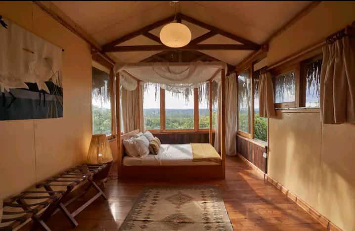letsDiscoverke's tweet photo. Charming rustic Makuyu tree house with stunning views of Aberdare  Range. 

Ideal weekend getaway for friends, small family or couples. https://t.co/vTio8xanx3