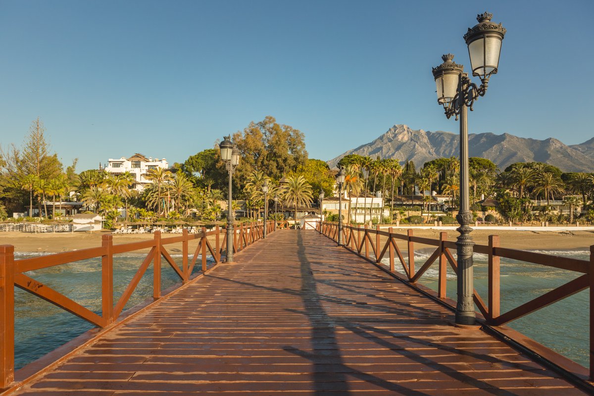 destinodecine's tweet photo. Sus increibles playas, puertos deportivos, hoteles y villas de lujo, junto a su bonito casco histórico hacen de #Marbella un #destinodecine perfecto que no puedes dejar de visitar este verano @Ayto_Marbella @MARBELLATURISMO @viveandalucia @canalsur #moviemaps #screentourism https://t.co/tPqAELNME1