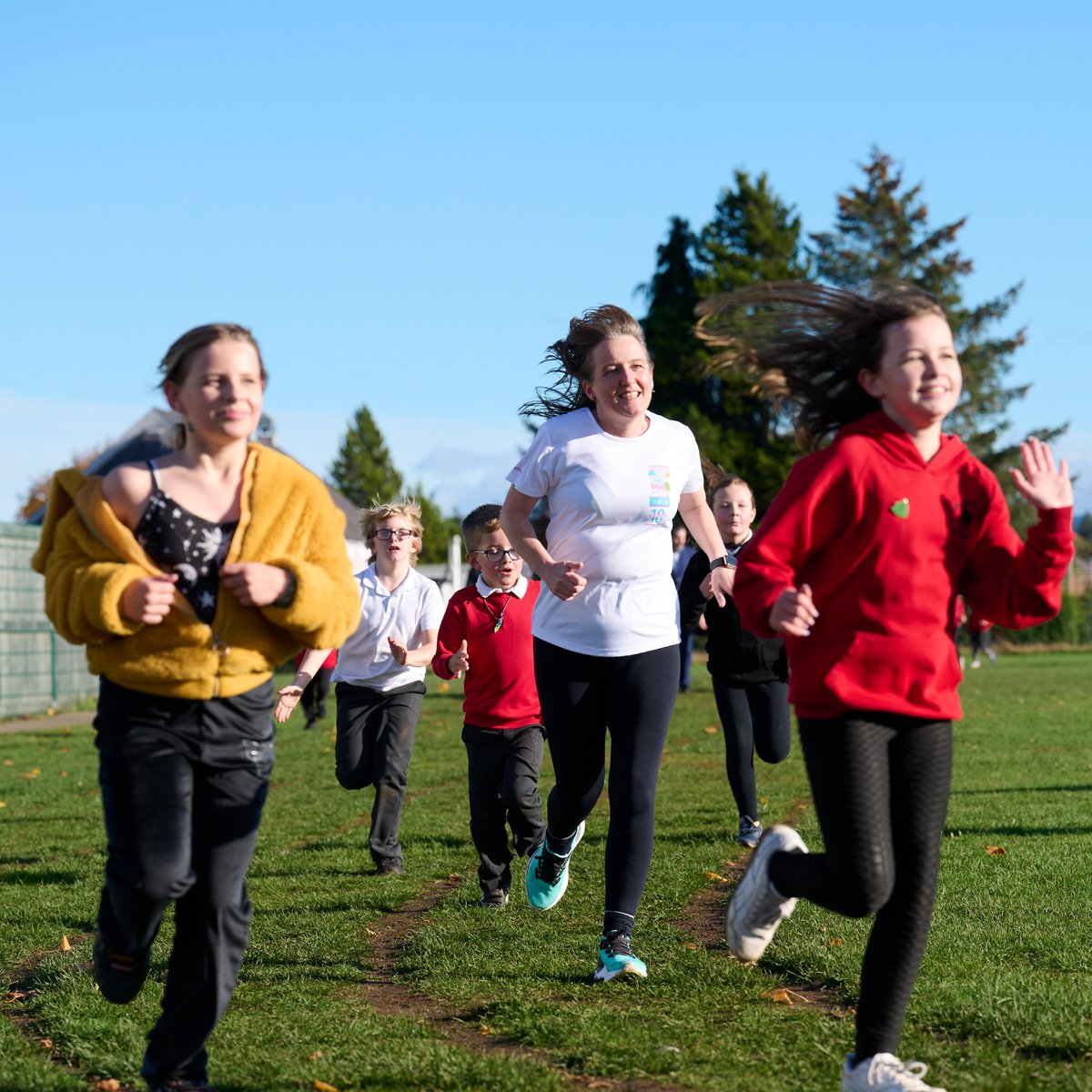 _thedailymile's tweet photo. The benefits of physical activity are endless. We’re delighted to see The #DailyMile acknowledged in a recent article by @DrRobgalloway. Over 5 million children in schools enjoy advantages of every day activity through The #DailyMile. Full article here ➡️ https://t.co/4cAo5cvOmq https://t.co/QGpNu5tsk7