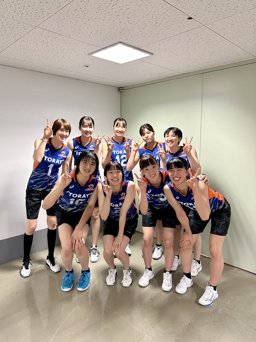 TORAY_ArrowsW's tweet photo. .
本日8月23日は大﨑琴未選手の誕生日です🎉
.
ミドルの要として、
いつもチームを引っ張ってくれる大﨑選手、
今シーズンのリーグ戦も乞うご期待！
大﨑選手にお祝いメッセージをお待ちしております！
.
琴未お誕生日おめでとう🥰
.
#東レアローズ
#torayarrows
#アロじょ
#アロとも https://t.co/4hXM2HX4IT