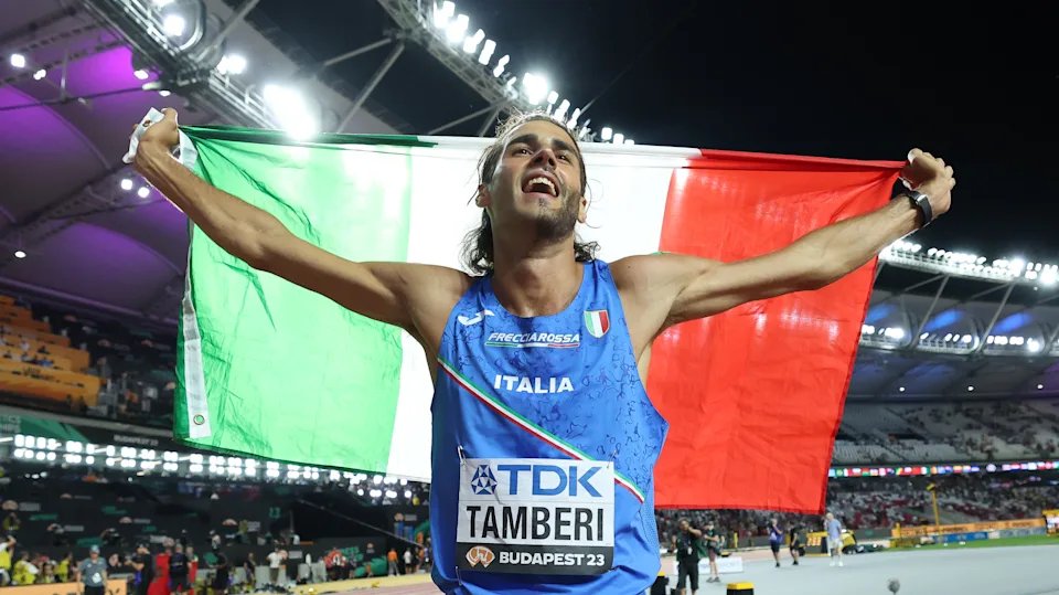 Steflower's tweet photo. Meraviglioso Gimbo jet! 
Leggenda vivente dell'atletica italiana!
#Tamberi #Budapest2023 #Italy https://t.co/04KJB7CVsn