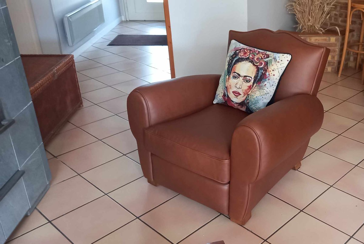 NicolasCauvy's tweet image. Rénovation d'un fauteuil "Club" en garniture traditionnelle crin sur ressorts assise, manchettes et dossier. Recouvert d'un cuir véritable. 
lacliniquedusiege.com 
#Nancy #metz #pontamousson 
#tapissier #artisanat