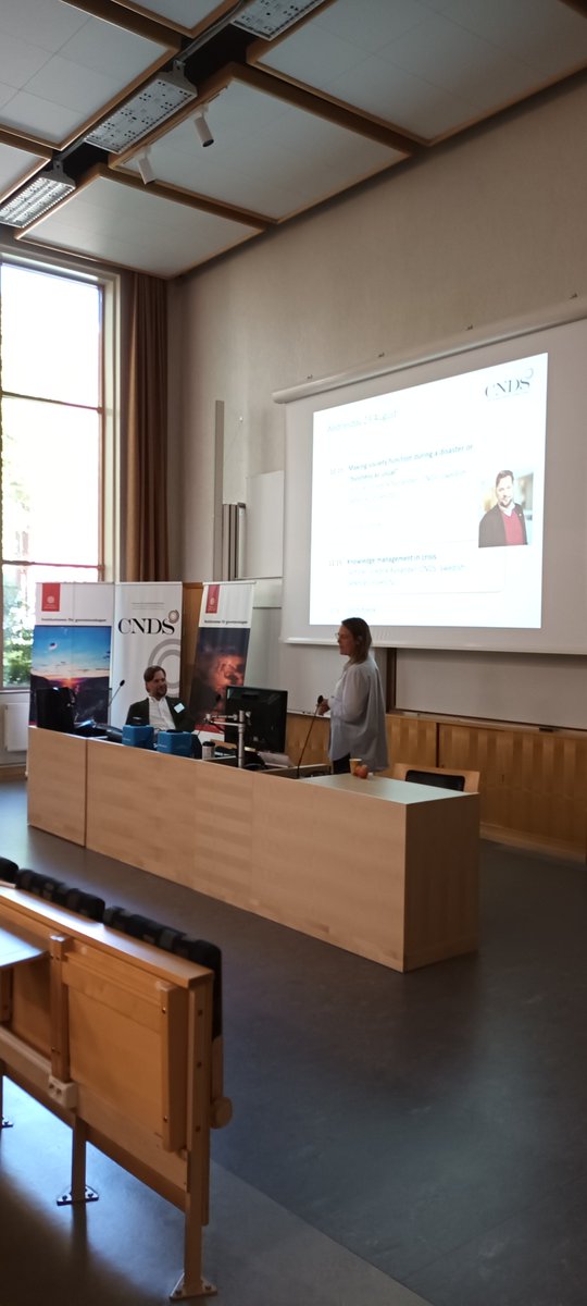 CNDS_Sweden's tweet photo. 👀 Before lunch, two lectures by @FBynander (@Forsvarshogsk), CNDS Board chair
Making society function during a disaster or “business as usual” #CNDSsummer
CNDS is a collaboration between @UU_University, @Forsvarshogsk and @KAU
Read more at https://t.co/LQks14QmaA https://t.co/V6M9khPg6r