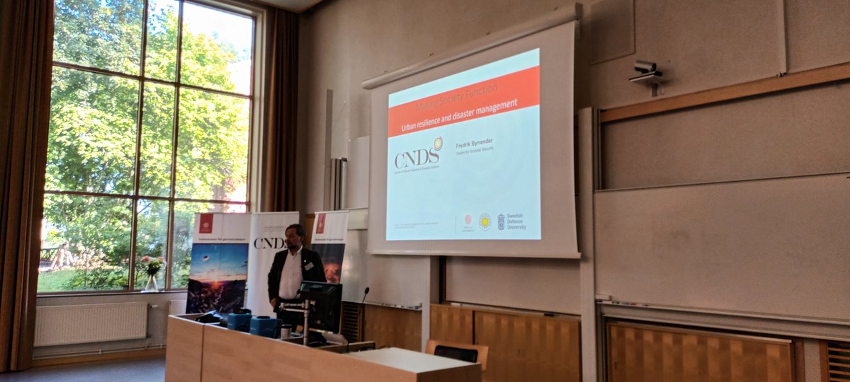 CNDS_Sweden's tweet photo. 👀 Before lunch, two lectures by @FBynander (@Forsvarshogsk), CNDS Board chair
Making society function during a disaster or “business as usual” #CNDSsummer
CNDS is a collaboration between @UU_University, @Forsvarshogsk and @KAU
Read more at https://t.co/LQks14QmaA https://t.co/V6M9khPg6r