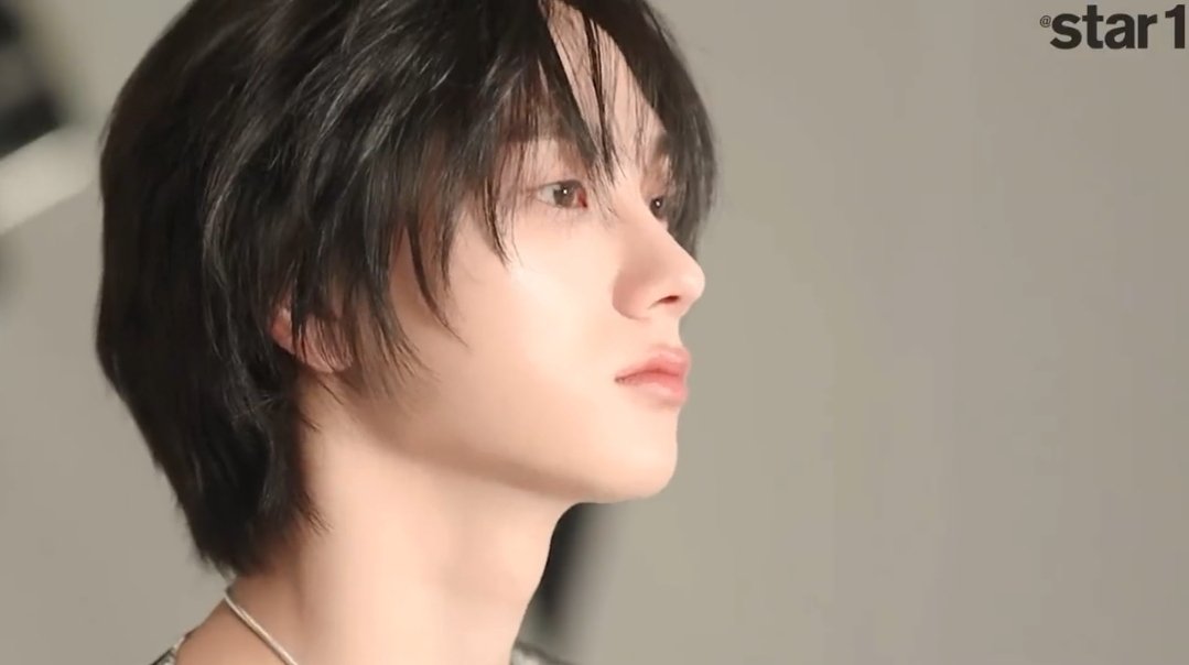 sunghospics's tweet photo. never seen someone so ethereal https://t.co/axyHW4hSKv