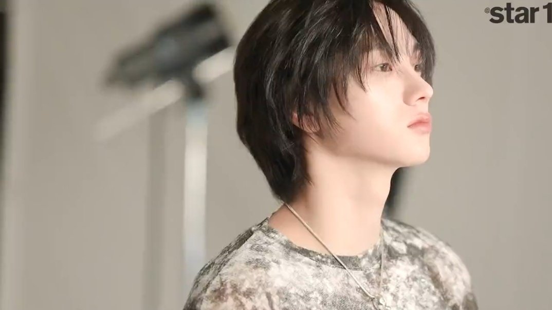 sunghospics's tweet photo. never seen someone so ethereal https://t.co/axyHW4hSKv