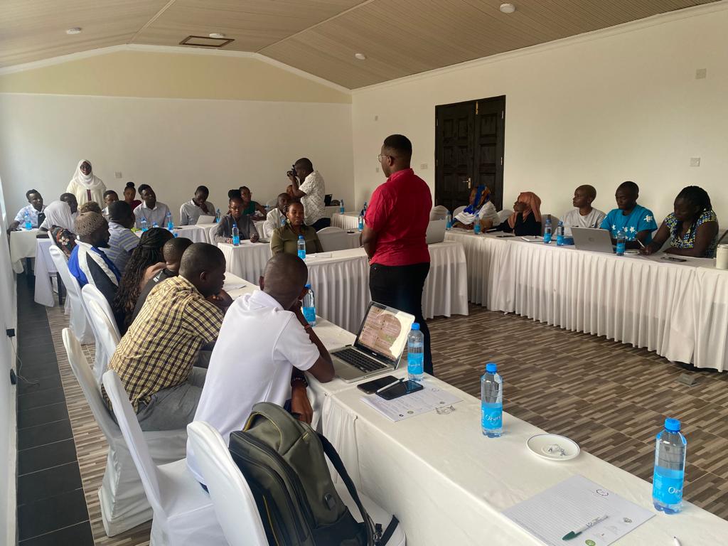 Meanwhile in #Diani #SamuelMue the head of logistics  @Aycassemb is leading the NationalConsultations ahead of the Youth Assembly. 
#CountyConsultations #Diani @SwedeninKE  @YouthinForestry  @ntvkenya @KibweziWW