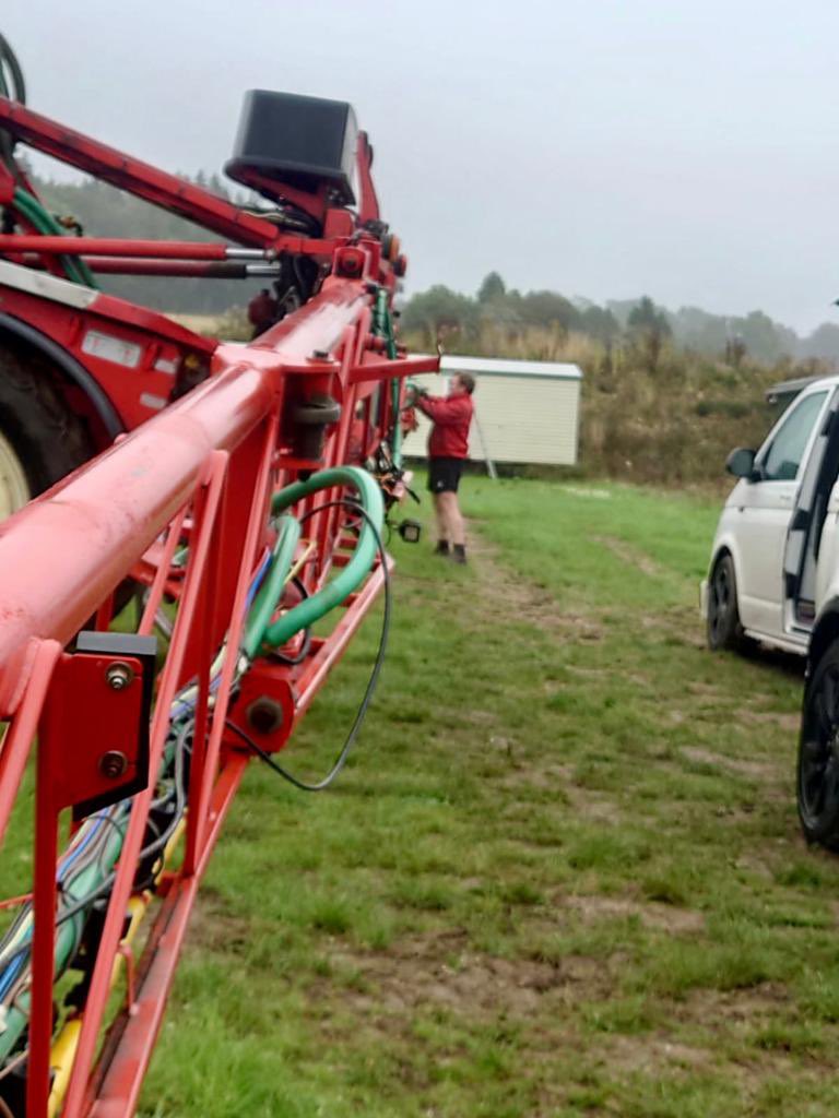LHAgro's tweet photo. Another damp day this summer sees a new Norac UC7 3 sensor Total Control boom height kit installed for this 2016 RB35 Bateman. The system is displayed and controlled via any existing Isobus terminal, or an additional one can be supplied if required.
#LHAgro #norac #farmsprayer https://t.co/iQpNHpAgBy