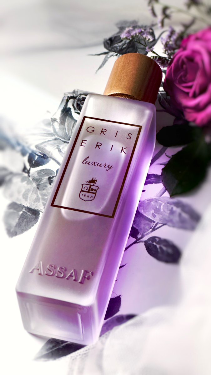 P_F_Perfumes's tweet photo. 🌿🌿🌿🌿
Gris Erik
#assafperfumes
تشيبر مع الكثير من
لمسات البودر الرائعة ✨
الشبيهه بالروائع الأيقونية
Gris #Dior
Insolence #Guerlain
#رابطة_عشاق_العطور
#العطور_حياة
#قصة_عطر
🌿🌿🌿🌿 https://t.co/22gK3ORy8j
