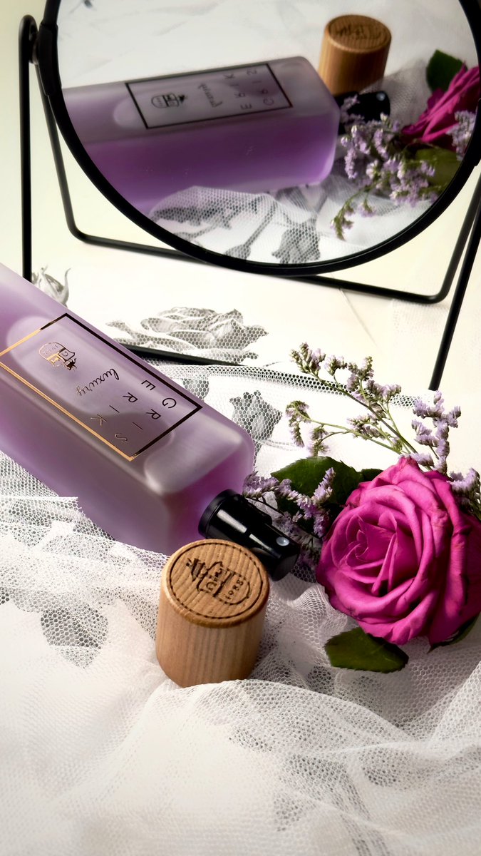 P_F_Perfumes's tweet photo. 🌿🌿🌿🌿
Gris Erik
#assafperfumes
تشيبر مع الكثير من
لمسات البودر الرائعة ✨
الشبيهه بالروائع الأيقونية
Gris #Dior
Insolence #Guerlain
#رابطة_عشاق_العطور
#العطور_حياة
#قصة_عطر
🌿🌿🌿🌿 https://t.co/22gK3ORy8j