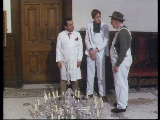 Mofoman360's tweet image. Classic Comedy Chandelier moment with Del Boy and Rodney Sir David Jason and Nicholas Lyndhurst in Only Fools and Horses 😂😂😂😂 #OnlyFoolsandHorses #NicholasLyndhurst #DavidJason