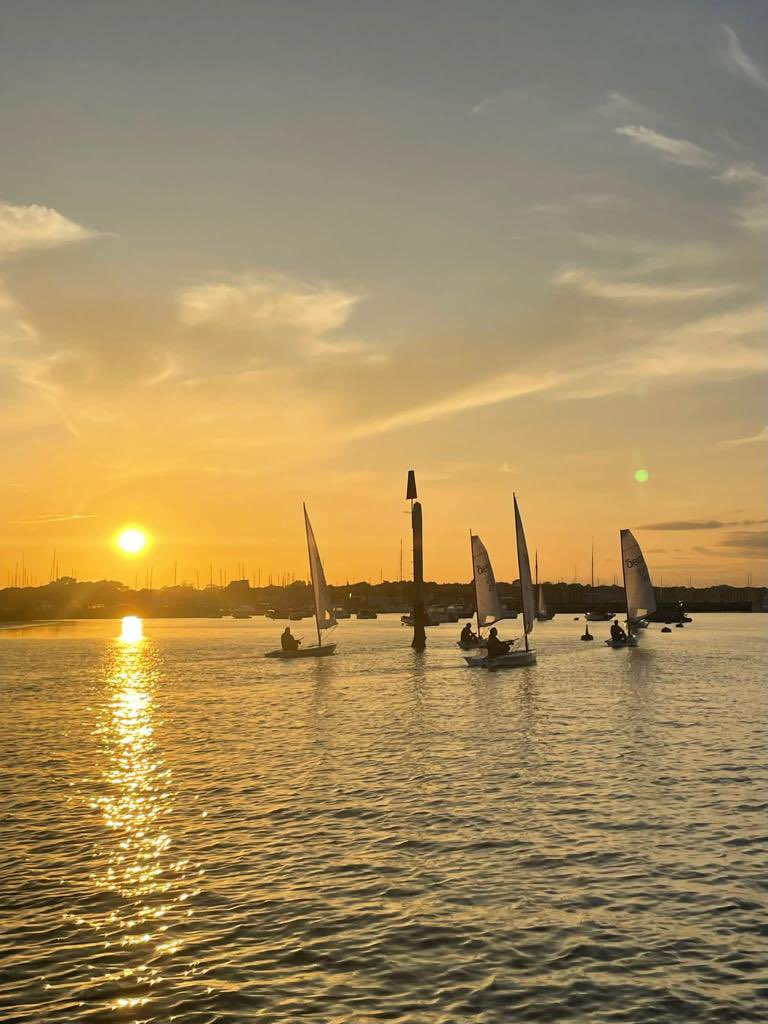 sjreed's tweet image. Gorgeous evening sailing @LymingtonTownSC with the lovely ladies collectively known as Dangerous Girls! #teamlymo