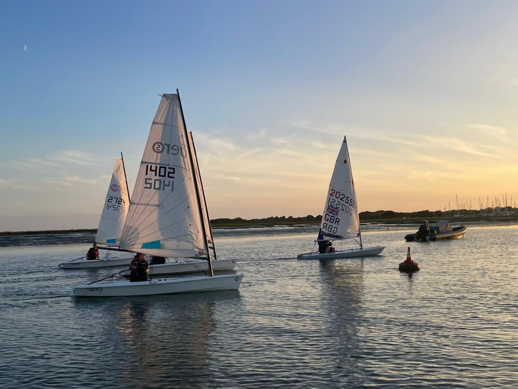 sjreed's tweet image. Gorgeous evening sailing @LymingtonTownSC with the lovely ladies collectively known as Dangerous Girls! #teamlymo