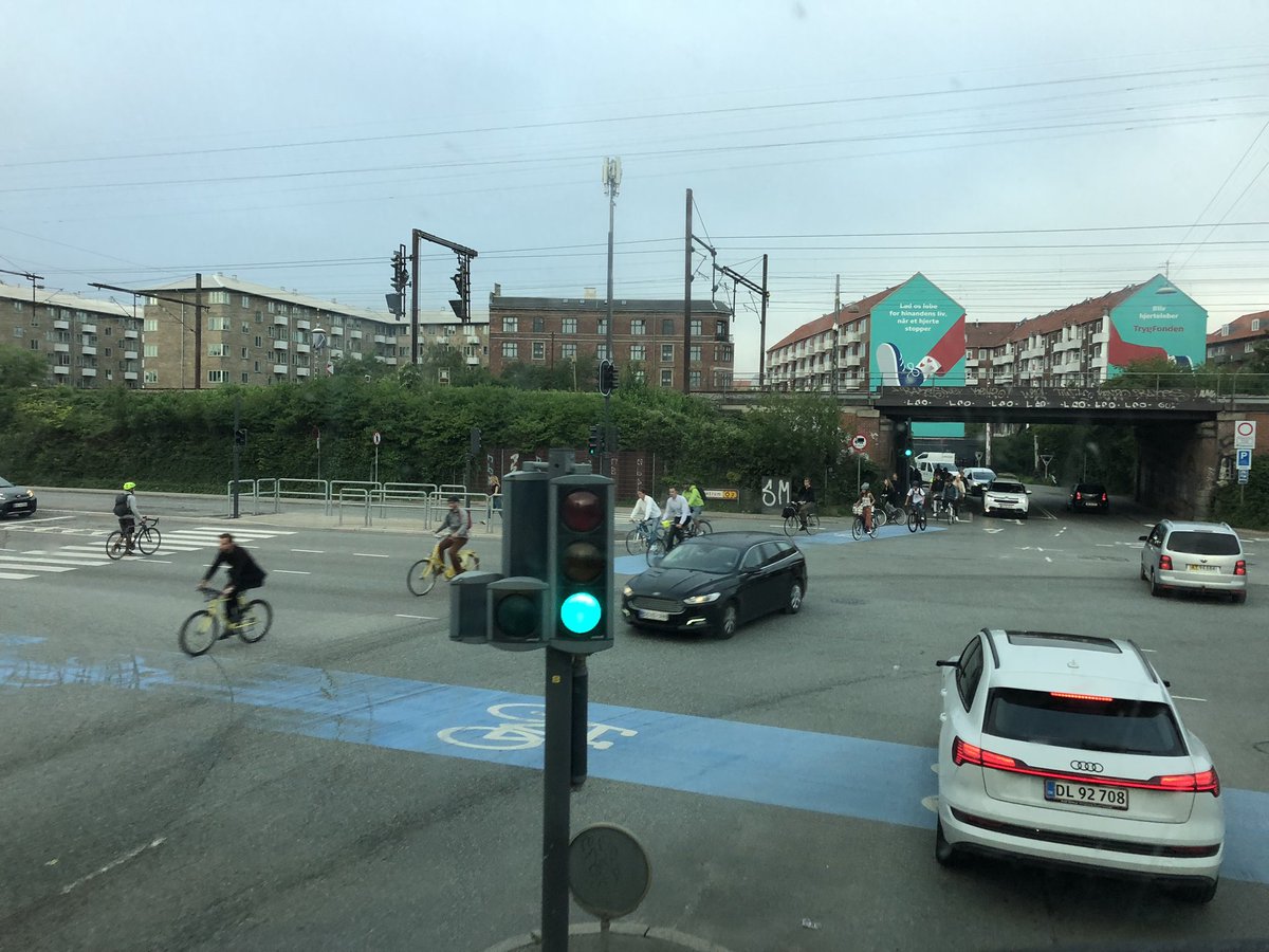 LucyNeatby's tweet photo. Mass exodus from the ship this morning, smoothly coordinated. Enjoyed watch the bicycle commuters as we crossed the the city. Lots of hugge in evidence around the airport! #hugge #hollandamericaline #craftcruises https://t.co/8N0LOYSght