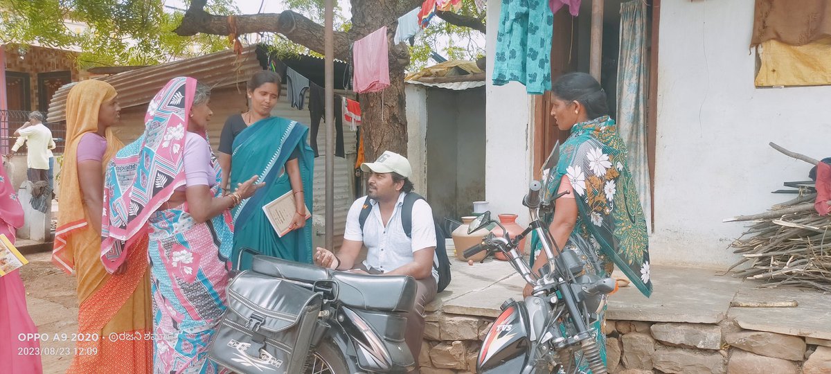 nregabidar's tweet photo. ಕೆಲಸ ಯಾವಾಗ ಕೊಡುತ್ತೀರಿ ಹೇಳಿ ಸಾಹೇಬ್ರೆ. 
#ರೋಜಗಾರದಿವಸ #ಮನೆಮನೆಭೇಟಿ #ಕೆಲಸದಬೇಡಿಕೆಸಂಗ್ರಹ 
@MgnregsK @ZPBidar @MgnregaGoi https://t.co/QwFXTdFAQk