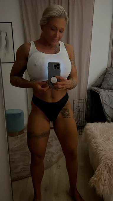 Getting ready for the gym 👀 https://t.co/qv0mu4LzXG