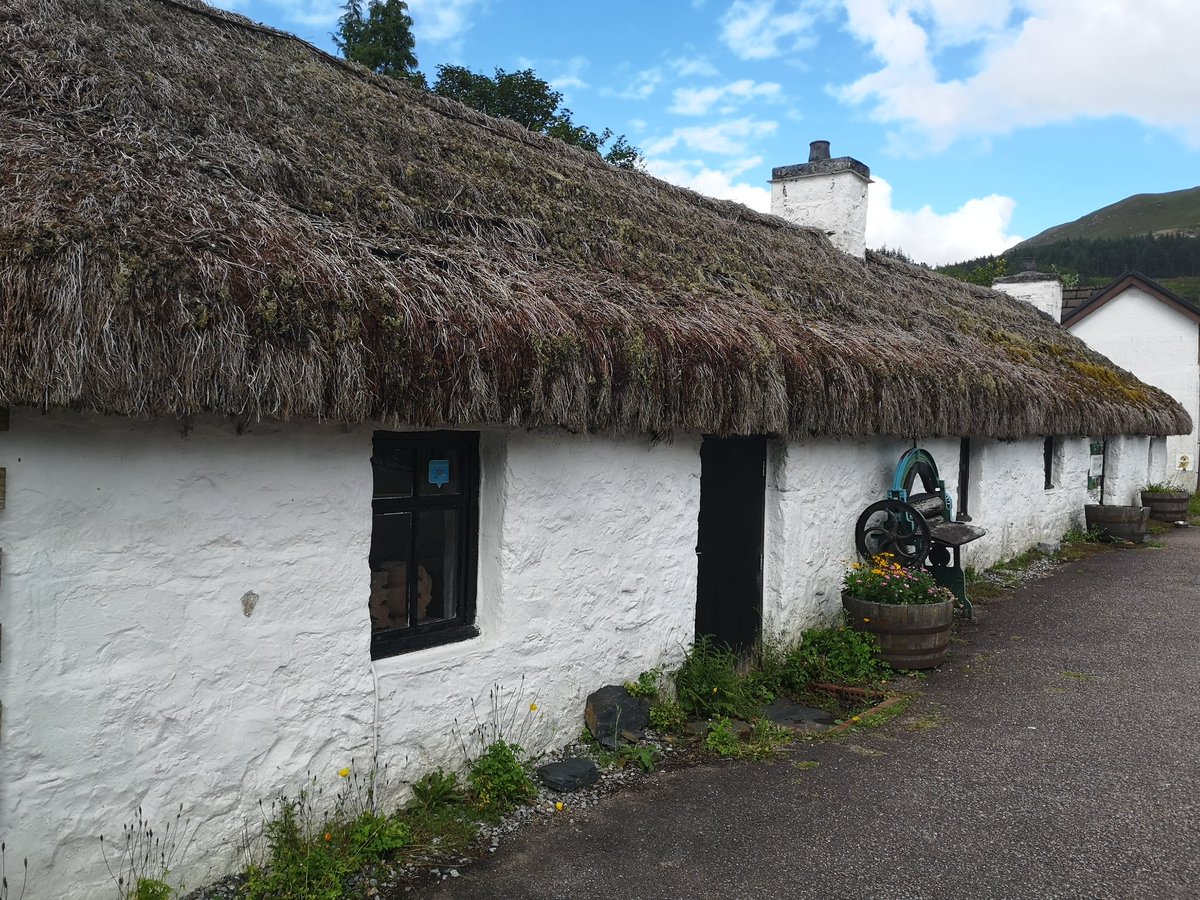 It's post-excavation week after a great #Glencoe2023 field season with @UofGArchaeo. We spent a great week working with the @Glencoe_Museum on creative responses to the collections. @lizzierbertson @UofGEducation @EddieCStewart