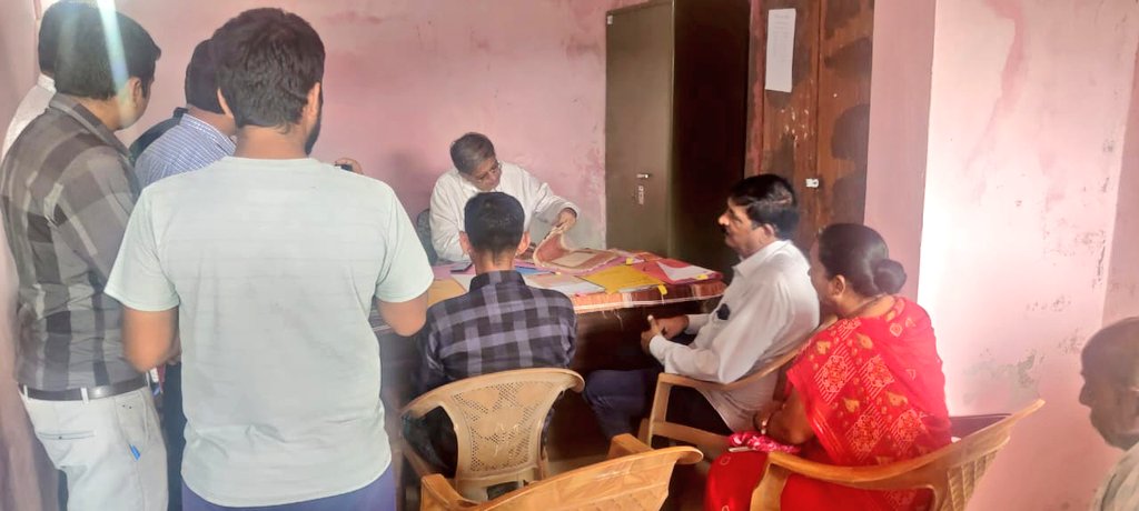 Collectorbhav's tweet photo. આજ સિહોર તાલુકાના કનાડ ગામની ગ્રામ પંચાયતની મુલાકાત લઈ ગામ લોકોના પ્રશ્નો સાંભળી તેનું નિરાકરણ લાવવા સંબધિત અધિકારીશ્રીઓને સુચના આપેલ તથા તલાટી કમ મંત્રીશ્રીનું સામાન્ય દફ્તર તપાસણી કરેલ.
@CMOGuj @BhanubenMLA @revenuegujarat @GujPRHDept @BhavnagarDdo @mahiti_bvn https://t.co/p0Jfu9dD2x