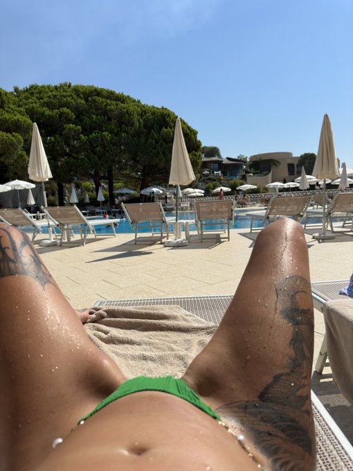 You like the view ? Im so horny this morning 🥹 https://t.co/j5mmi0qknu