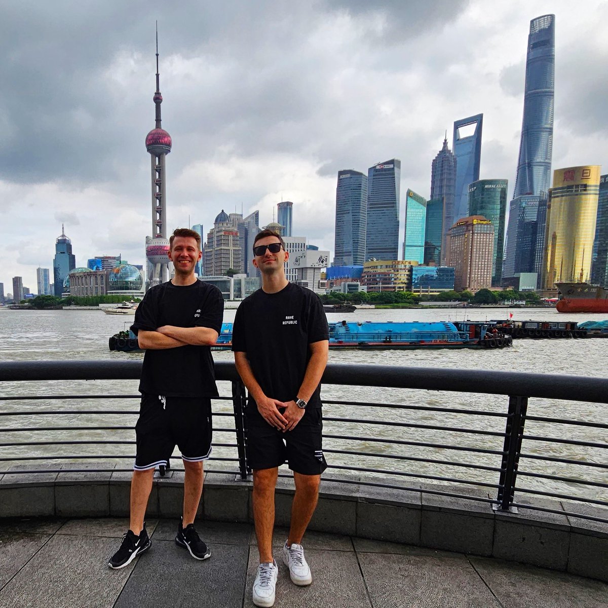 So good to be back in China for a few shows! Had a lot of fun in Guangzhou last weekend, and now on the way to Chengdu. Always love coming back here 🇨🇳