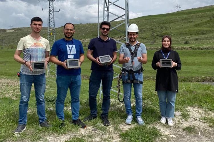 Bursalı firmadan Türkiye'de bir ilk
Aras EDAŞ yürütücülüğünde ve Smartover A.Ş. yükleniciliğinde hayata geçirilen ve EPDK AR-GE komisyonunca onaylanan, Polepuhu Ar-Ge projesi başarıyla tamamlandı.

haberteknolojisi.com.tr/gundem/bursali…